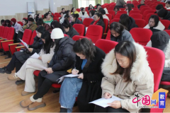 多的炊事委员以“仆人翁”的投入和参取到食堂