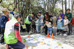 现场共收受接管过时药品100余盒